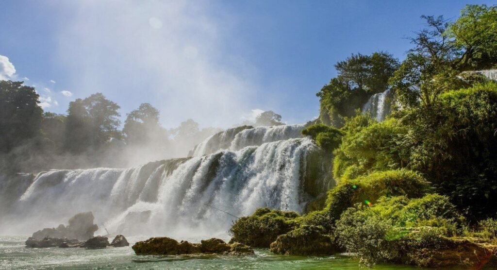 Ban Gioc Vietnam: celebrated waterfall