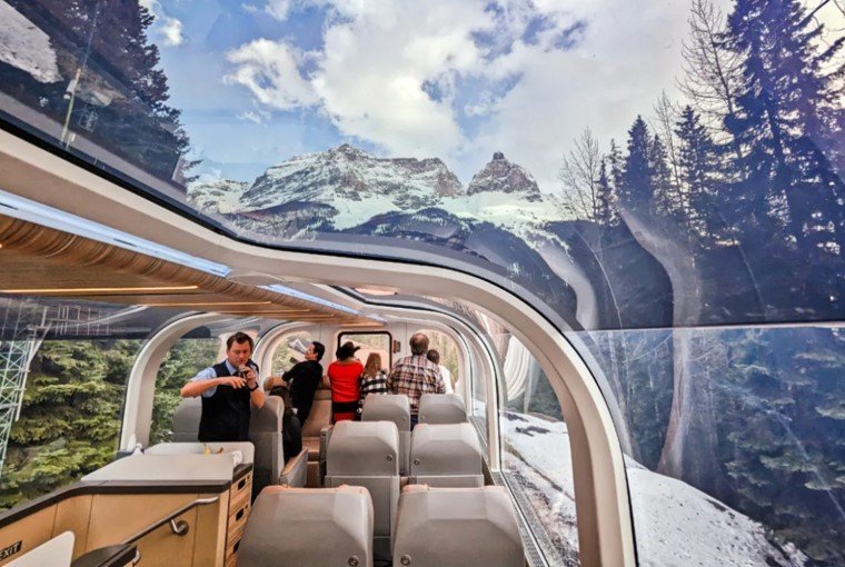 rocky-mountaineer-train