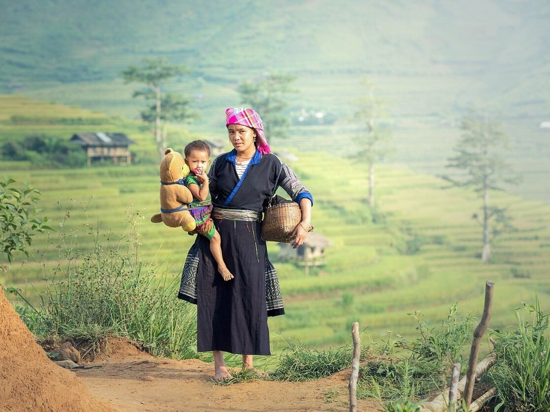 Sustainable Traveler - discover local cultures