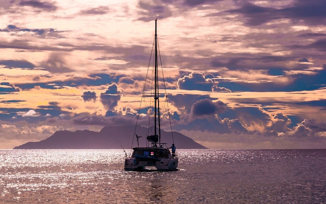 Discover Seychelles-catamaran