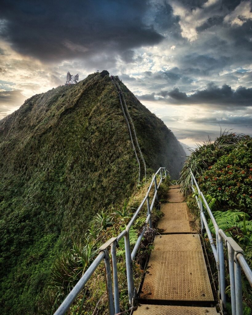 cloudy-hike-kauai-hawaii