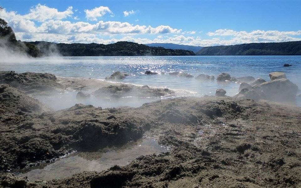 hot-water-beach-new zealand